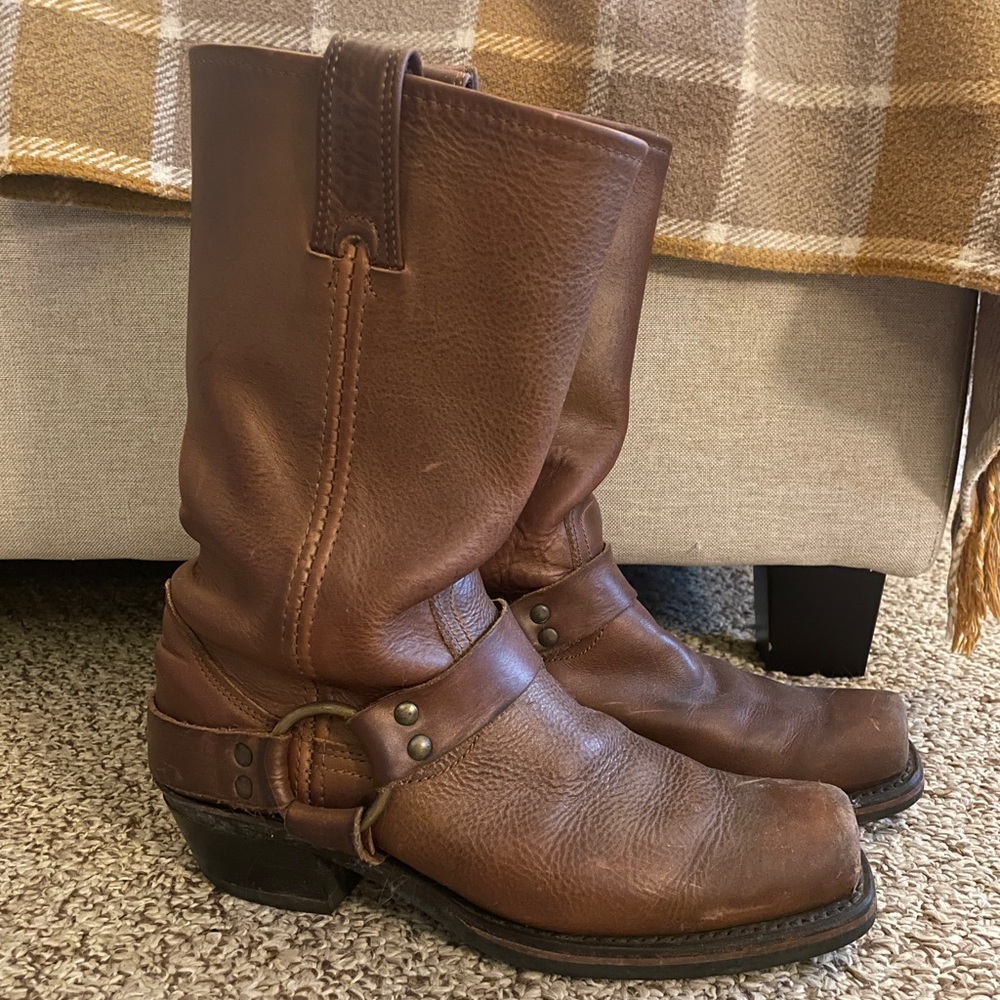 Frye Women’s 12R Harness Boots sz9 Tan Chestnut Gently Used